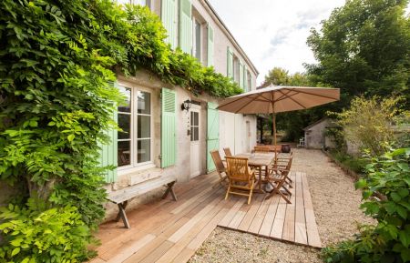 Chambre d'h&ocirc;tes n&deg;41G10415 Josnes - Loir-et-Cher - Terrasse devant la chambre orange.