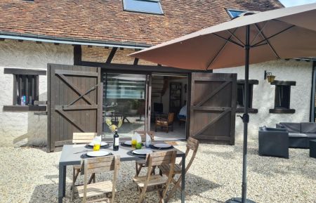 G&icirc;te n&deg;41G1303 Montrieux-en-Sologne - Loir-et-Cher - profiter d'un dejeuner en plein air.