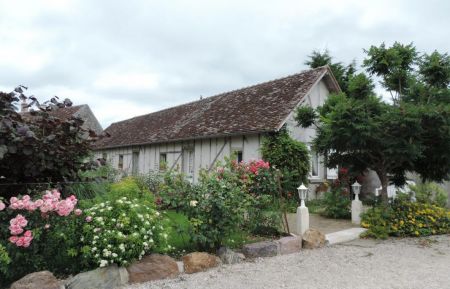 Chambre d'h&ocirc;tes n&deg;41G10109 Cormeray - Loir-et-Cher - Vue exterieur des 3 chambres, avec leurs SDB, WC privatif.